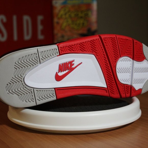 Air Jordan Retro 4s - Fire Red (EARLY RELEASE) - Picture 2 of 7